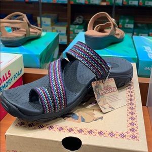 Sketchers Sarasota size 7